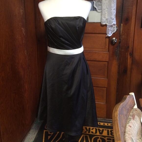 Strapless black and white impression bridal dress - Picture 3 of 4